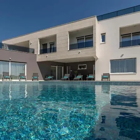 Cozy Exclusive Villa Apartman *